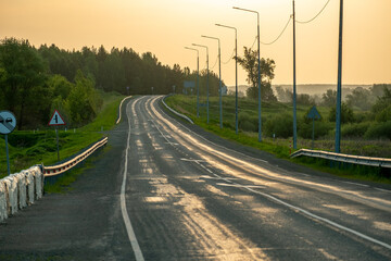 Fototapeta premium the road in the evening when turning, signs along the road