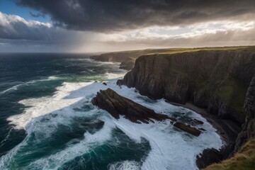 Naklejka premium Stürmische Küstenlandschaft mit Wellen und dramatischem Himmel