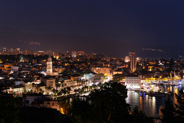Obraz premium A night time view of Split in Croatia