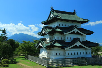 弘前城と岩木山