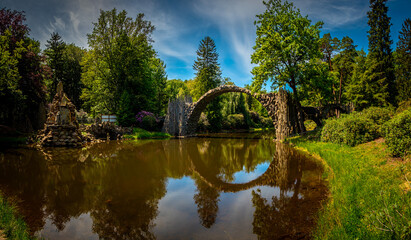 Diabelski Most (niem. Rakotzbrücke) w Kromlau © grzegorz_pakula