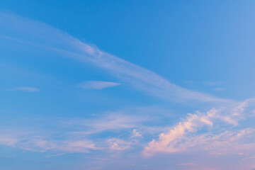 青空と伸びる雲