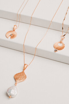 Handmade precious jewelry. Bijouterie and jewellery gold and diamonds for women