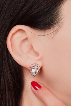 Handmade precious jewelry. Bijouterie and jewellery gold and diamonds for women