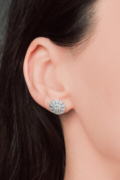 Handmade precious jewelry. Bijouterie and jewellery gold and diamonds for women