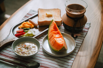 メロンと朝ごはん