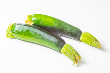 ズッキーニ　白背景