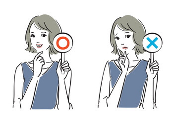 正解か不正解か札でジャッジする綺麗な女性