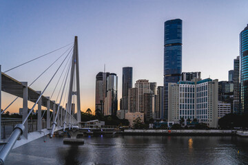 Obraz premium Kangaroo Point Bridge at sunset, bridge in the Brisbane central business district, Queensland, Australia