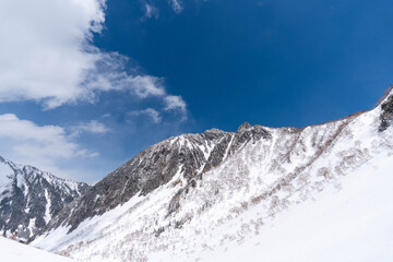 Obraz premium 残雪期の涸沢カール