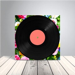 Obraz premium Decorative vinyl record framed with flowers