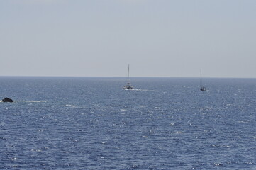 Obraz premium Enjoy the experience of Sailing Vessels gliding on the Sparkling Ocean Waves in bliss