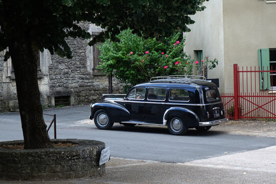 auto d&rsquo;epoca, anni 60, francese, familiare, vintage, lifestyle, classica, retr&ograve;, storica,