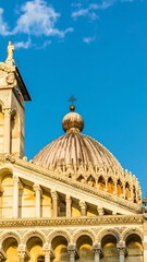 Obraz premium Architectural detail of a cathedral dome (1)