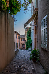 Biot, village médiéval des Alpes-Maritimes, proche de Nice et de cannes  sur la côte d'azur. France.	