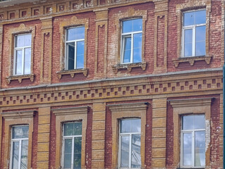 Obraz premium fragment of an old red brick house, Nizhny Novgorod, Russia