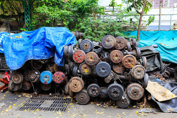 Fototapeta premium Used engines car from Japan are being disassembled for sale as spare parts in Thailand.