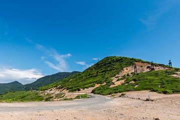 毛無峠から見る小串鉱山跡