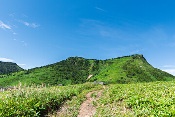 毛無峠から見る夏の破風岳