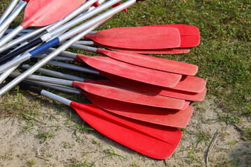 Oars on the ground, rowing sport, rowing, paddling, kayaking, rafting, watersport, hobby, fun, children&rsquo;s games