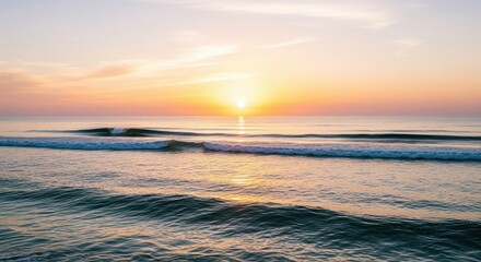 Obraz premium Peaceful sunset over calm ocean horizon