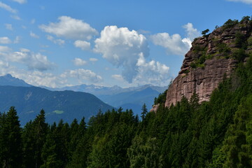 Schöne Landschaft bei Vöran in Südtirol 
