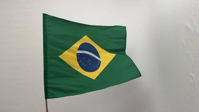 bandeira do brasil em movimento 