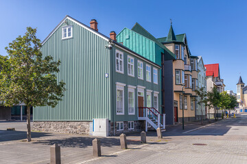 Maisons colorées à proximité de Austurvöllur, la place verdoyante et coeur battant du centre de Reykjavik, en Islande