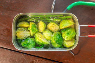 芽キャベツ料理　 Brussels sprouts outdoors at a campsite