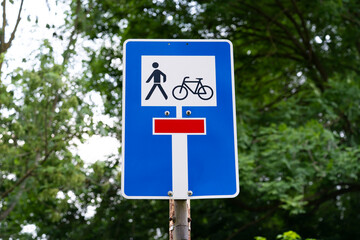 This dead-end traffic sign indicates that pedestrians and cyclists can continue onward. The road ends for drivers.