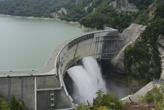 黒部ダム」の写真素材 | 2,428件の無料イラスト画像 | Adobe Stock