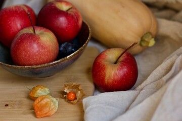 fresh apples on the wooden table with linen cloth