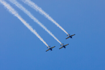 Airplanes that perform aerobatics in flight