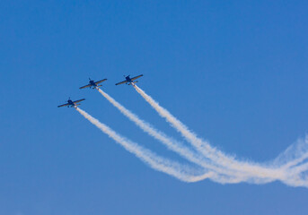 Airplanes that perform aerobatics in flight