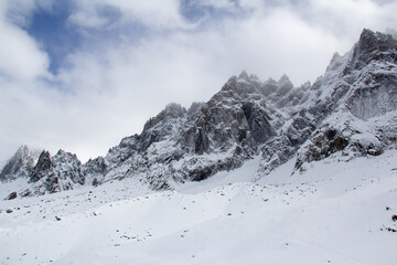 Obraz premium View of the Alps from the Plan de l'Aiguille du Midi in Chamonix, Haute-Savoie, France