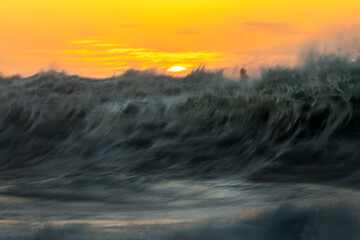 Obraz premium Ocean wave at sunrise captured with slow shutter speed at Sydney, Australia. Blurry motion creates a dreamlike painting-style effect.