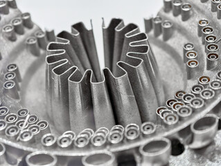 Innovative metal parts produced through additive manufacturing techniques in controlled environment