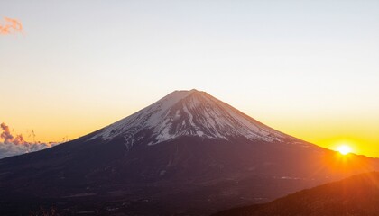 夕日の沈む富士山
