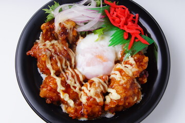 唐揚げ丼　温泉卵