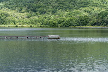 群馬県嬬恋村のバラギ湖の風景