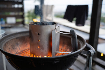 キャンプ　火起こし　バーベキュー