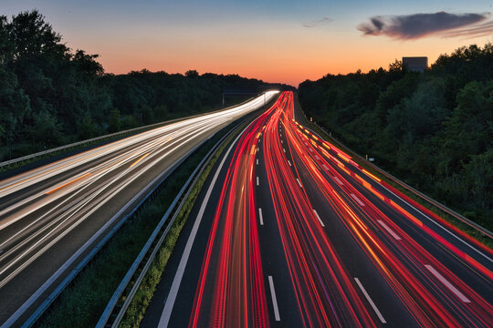 Langzeitbelichtung - Autobahn - Strasse - Traffic - Travel - Background - Line - Ecology - Highway - Long Exposure - Motorway - Night Traffic - Light Trails - Vacation - Sunset - High quality photo
