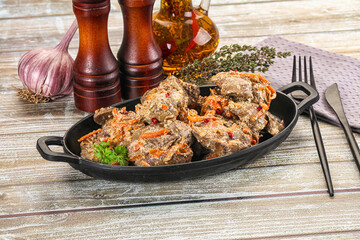 Chicken liver with cream and carrot