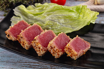 Tuna tataki roasted and raw