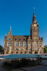 Das Wuppertaler Rathaus mit Marktständen, Wuppertal, Deutschland, digital nachbearbeitet