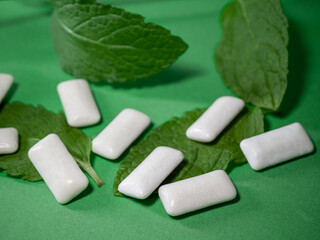 Chewing gums in the form of dragees for freshening breath, mint flavored gum, menthol chewing gums