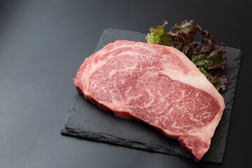 ステーキ肉　黒背景