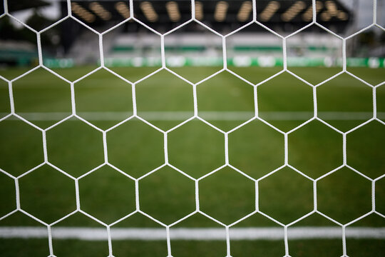 Goal net, eight corners cell