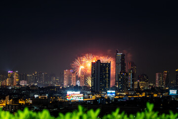 Naklejka premium Blurred background of night lights in Bangkok. Fireworks, traffic lights, lights on bridges over the river, the spread of electric lighting technology in homes.