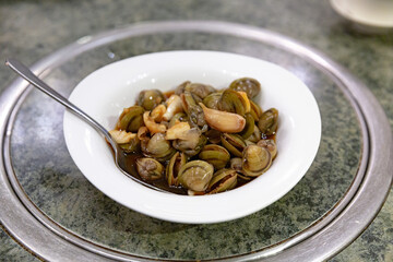 Cold marinated clams in soy sauce and garlic, served chilled as a traditional Chinese appetizer known as five-flavor clams